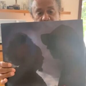 Chico César Instagram - chegou o meu Ao Arrepio da Lei, disco em parceria com @zbaleiro lançado por @rocinantetresselos. e você já tem o seu?

vídeo: @rojobarcelo