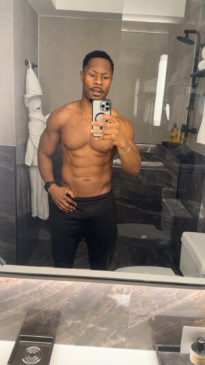 Chido Nwokocha Instagram - Wait for me…
.
.
.
#newyork #love #chocolate #eyesonyou