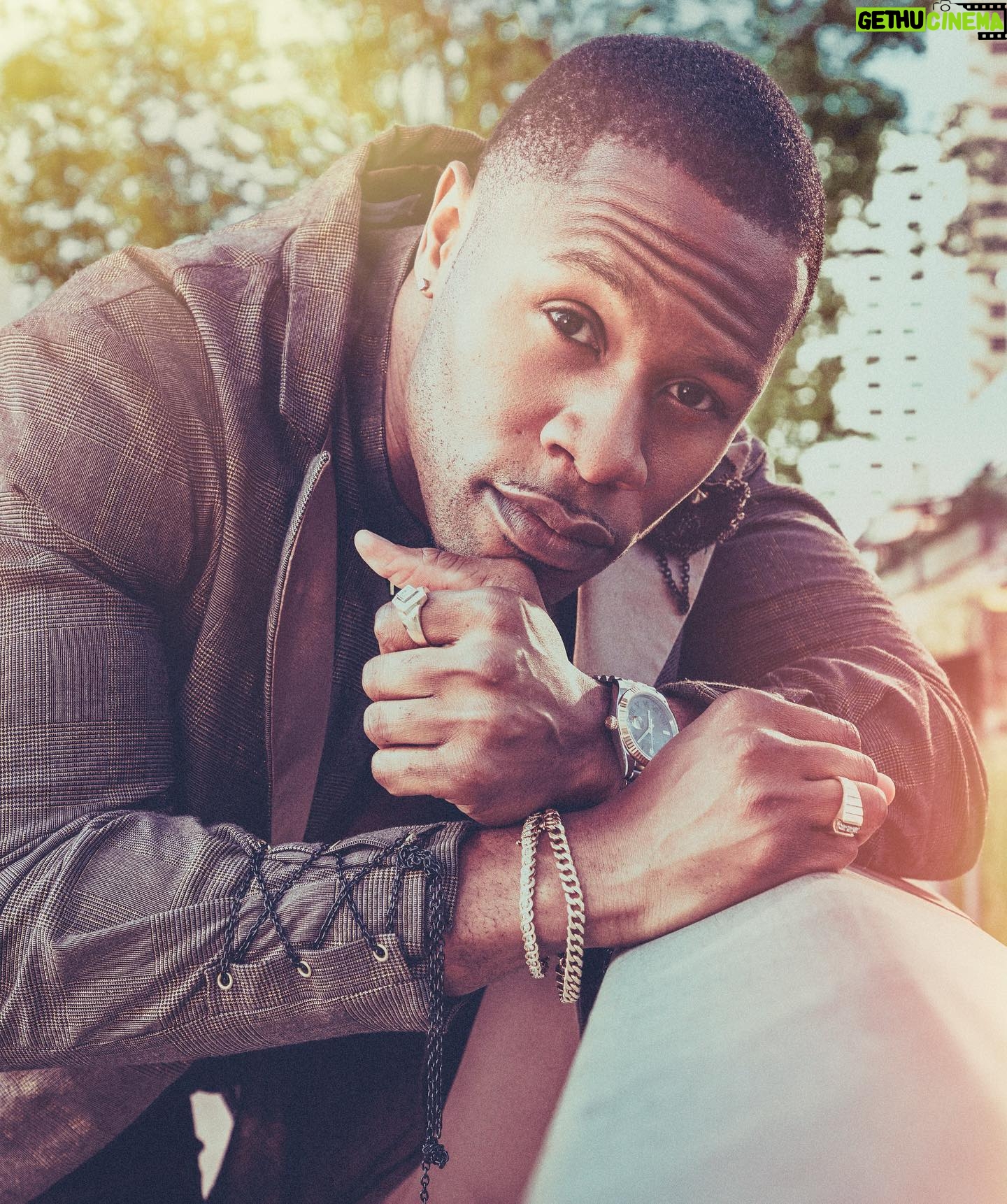Chido Nwokocha - 13.5K Likes - Just me…
.
.
.
📸 @nogenbeckphoto
👔 @jonathanmarcstein
🪞 @karissalynnbeautyink
📖 @coolamericamag
📰 @vaughnericstewart
.
#sunshine #highfashion #summerlove