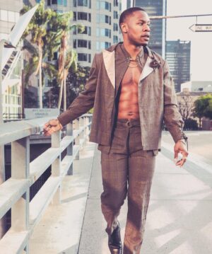 Chido Nwokocha Instagram - Just me…
.
.
.
 📸 @nogenbeckphoto 
👔 @jonathanmarcstein 
🪞 @karissalynnbeautyink 
📖 @coolamericamag 
📰 @vaughnericstewart 
.
#sunshine #highfashion #summerlove