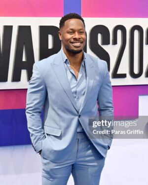 Chido Nwokocha Instagram - BET AWARDS 2024 🥂 …
.
.
.
Styled by: @theincogneedle 
💈 @tiffthebarber 
Suit: @rontomson 
👞 @ferragamo 
.
#betawards #mensfashion #blue #summertime
