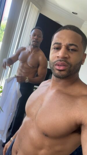 Chido Nwokocha Instagram - Last minute trip to LA for The NAACP IMAGE AWARDS on @bet 
Sum’n light. It’s always good when you can crash on a homies crib. 💪🏾 I appreciate you @yea_imchido 

#DevalesTruth