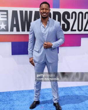 Chido Nwokocha Instagram - BET AWARDS 2024 🥂 …
.
.
.
Styled by: @theincogneedle 
💈 @tiffthebarber 
Suit: @rontomson 
👞 @ferragamo 
.
#betawards #mensfashion #blue #summertime