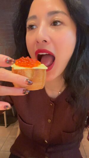 Chien-rong Lee Instagram - 白天走很多路，所以晚上要吃飽！米其林推薦Number SHOT居酒屋