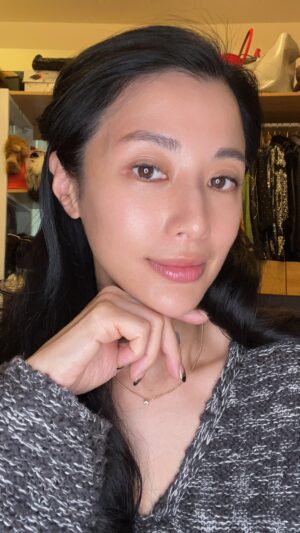 Chien-rong Lee Instagram - 我沒有辦法分享賣場連結，因為怕爆單！但是我又想分享影片給大家看（是不是很欠揍？） 代購服務只提供給有加入私密社團的團寶喔～如何入團？請點「蒨蓉選物」