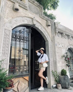 Chien-rong Lee Instagram - 來自卡帕多奇亞的問候～ 在這裡視角隨便看，都美到像一幅畫！ #Cappadocia #Göreme #HunterValley #Turkey