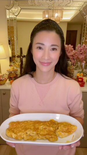 Chien-rong Lee Instagram - 學會這盤蛋，就不用離婚了！經營婚姻需要用心經營，樸實平淡反而走得長長久久～