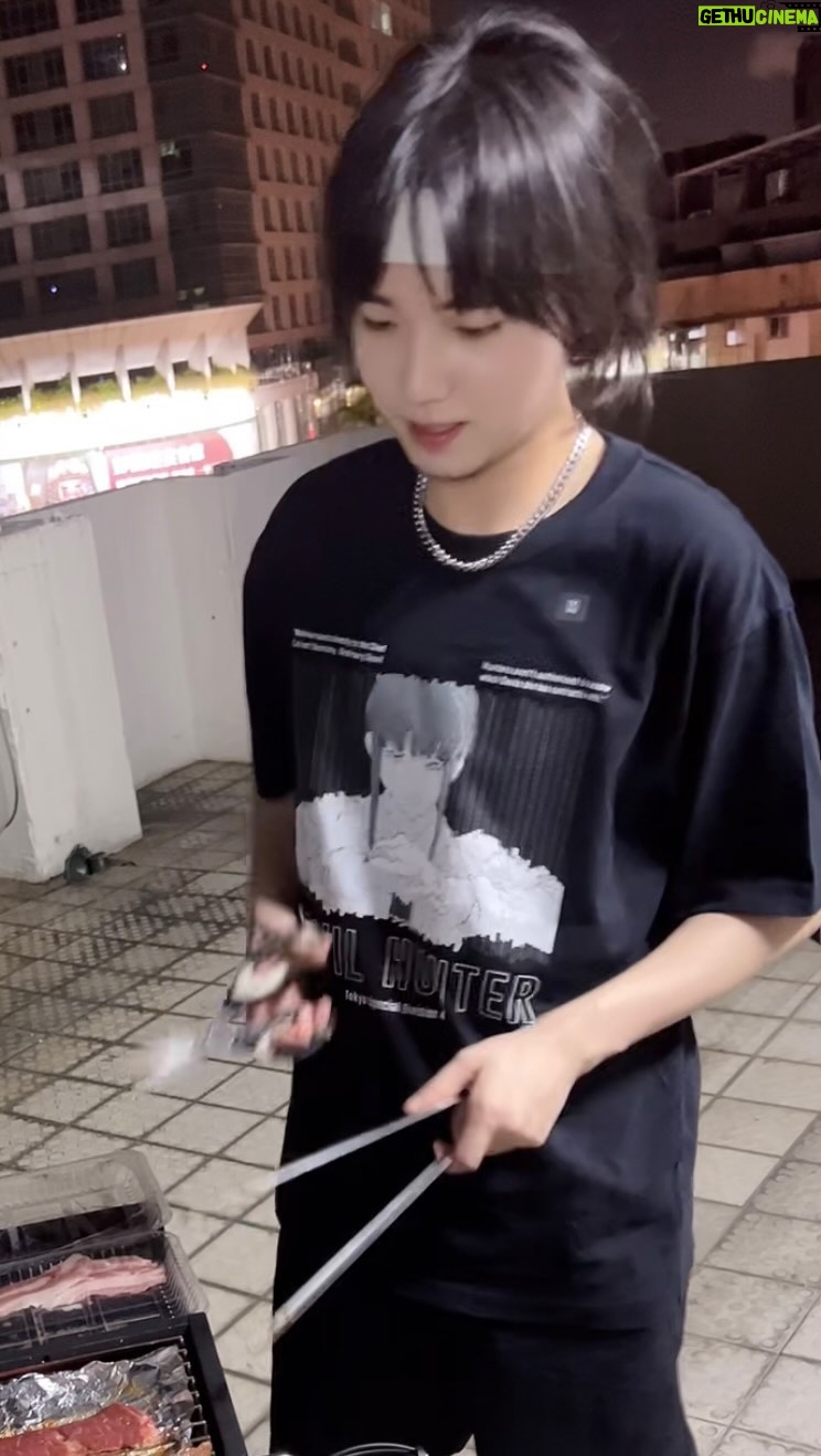 Chih-Siou - 18.6K Likes - .
烤一烤掉地上ㄉ給你吃❤️🔥