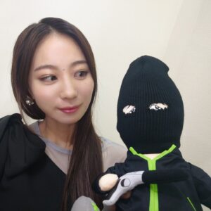 Chika Anzai Instagram - TVアニメ【ザ・ファブル】にて
佐羽ヒナコの声を担当します。

現在日本テレビ系で12話まで放送中です！
原作の味わいそのままに、アニメーションならではの演出が観てて楽しくて仕方ないです。

観ている方はご存知の通り、今は小島編のクライマックスですね…！
アウトローな世界観…そして緊張感と緩さの塩梅が最高なので、存分に楽しんでください。

わたしが声を担当するヒナコは、宇津帆編から登場します。

まだご覧になってない方はぜひ配信などで追いかけていただいて、アニメーションの【ザ・ファブル】も楽しんでください！

📷
①宇津帆編からの新しいキービジュです！

②③主人公・佐藤役の興津さんと✌️
先日ガッツリ取材をしていただいたときのお写真！

④⑤講談社さんにいただいたぬいぐるみ😍
ありがとうございます！！
ちゃんと目出し帽もついてるんです…感動！

──改めて、
TVアニメ【ザ・ファブル】──
宜しくお願いします───！

hairmake @smode_shinobu

style @shingo_tsuno

#アニメファブル
#興津和幸
#安済知佳