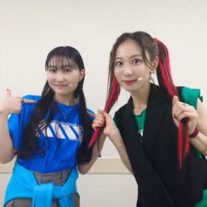 Chika Anzai Instagram - 【グリユニショー載せきれなかった写真たち】

①動画だったごめんぴ😉

②わたしもしおんぬもキャラ合わせでエクステつけてもろたよ✌️✌️

③④⑤今回もし最後だったら後悔しないためにもちせさんに合わせて高めツインテに挑戦しました…この高さは小学生ぶりですね…貴重な経験をありがとうちせ🥲

⑥中に着てたグッズT！実は襟と袖を切り取って着てました！キービジュでちせが腕まくりしてるの見てわたしも腕まくりしがちなので嬉しかったです🥰

⑦イベント終わって楽屋行ったらいちご大福が…え…スタッフさん用意してくれたのかな…って詩音ちゃんとわたわたしてたんだけど真相はわからず😇とりあえず美味しかったですありがとうございます🥰

⑧広瀬くんお誕生日おめでとうケーキが登場🎂9日です皆さんもお祝いしましょう🎉

そんなこんなで、夢のように楽しい時間でした…！！
グリッドマンユニバース最高だって気持ちを皆さんと共有出来て幸せでしたありがとうございました！！

#GRIDMAN_UNIVERSE