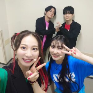 Chika Anzai Instagram - 【グリッドマンユニバースショー】

ご来場&配信でのご視聴ありがとうございました！！

またあの物語に飛び込めた感覚を、グリッドマンファンの皆様と味わえて嬉しかったです😍

収録では会えなかったキャストともこのイベントで会えたり、内田真礼氏とオーイシマサヨシ氏の歌唱も楽しめて最高でした🫶

ショーはアクターさんの迫力満載なアクトに、わたしもお客様と同じく興奮しまくり！！
グリッドマンさんはもちろん、皆さんかっこよすぎた…パワー与えてからの逆転劇ってやっぱり熱い😭👏👏
あと個人的に、ちせの音頭でバトルゴーを今回も言わせてもらえたのめちゃ幸せでした…！！！

またいつか、この素敵な作品を皆様と楽しめますように…🍬

最高に熱い時間をありがとうございました！！！

📷
①声優陣だけですが、出演者の皆様と✌️
グッズTかわいすぎる〜！
今回は相手役と色交換っていうエモ演出でした🥰

②ガウマ隊&ヒメ〜🫶🫶
朗読のガウマ&ヒメ最高すぎましたね🤦

③ダイナゼノン・チーム人間！
なんか後ろの人たちハート失敗してる🤔

④ゆめちゃんあかりんしおんぬ🫶
ゆめちゃんもあかりんも久しぶりに話せて嬉しかった〜！

⑤うえしゃまも🥰🫶🫶
アッカネさんと朗読新鮮すぎた楽しかった🥳

⑥しおんぬーん！
……なんすかこのポーズ🤔って思ったそこのあなた！わたしもわかりません！しおんわかやまさん考案のなんか可愛いポーズです！！！「ちかさんこのポーズで撮りましょう✌️」ってカメラ前でこのポーズのままわたしを待ってました！なぞかわいい！

⑦えのきじゅんや🍄とってもぴんくがにあってました🍄

⑧真礼あぁああああ🥰🫶🫶🫶🫶
信じられないほどかわいすぎて朝早かったのに会えた瞬間眠気吹っ飛ぶ威力でしたヒメイメージのヘアスタイルも最高すぎて同じ時を生きていることにひたすら感謝ですし歌唱も聴けて幸せの極みでしたありがとうございましただいすき🙏🙏🙏🙏

他にもまだソロショットとか色々あるので次の投稿で載せます〜🙋🌟

#GRIDMAN_UNIVERSE