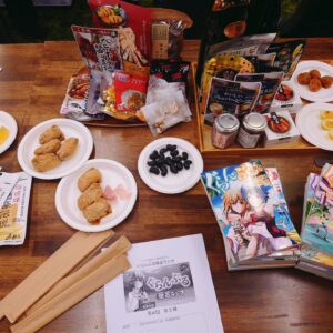 Chika Anzai Instagram - 【ぐらんぶる 華金ラジオ】

第4回！配信されました🍻

とあさんがきてくれましたよ〜🫶🫶

毎回語り継がれていた酒豪エピソードをご本人からきかせてもらいました！
梓のお芝居についてもたっぷり語ってくださったので、ぜひ聴いてださい👍

わたしは初めての芋焼酎！！
ラジオ内でとあさんから飲み方を教わっております〜！
飲んだことない方、ぜひ参考にしてください🥰
楽しすぎた…とあさんありがとうございました❤️

ガブガブ飲まなかったからか今までで一番意識を保った収録だったな〜うふふ〜って思ってたんですが、聴いてみたらわたしめっっっちゃ食べてる。
お腹空いてたからひたすら食べてる。
そりゃほろ酔いで済みますわ🤗
いつも美味しいおつまみというか軽食を用意してくださるスタッフさんたち、本当にありがとうございます🤤❤️

そして！！
ラジオ内で人気投票の結果発表もしています！！
どちゃどちゃにネタバレですが公式さんにあがったので言っちゃいます、

千紗が1位ですっっ🎊🌟🌟🌟

うおおおおおおぉおめでとううう！！！
投票してくださった皆様ありがとうございます😍
他の順位もラジオで聴いてくださいね🙋

次回はああ！！！安元さん！！！テキーラ！！！
安元テキーラさん！！！
こわい！！！！！でもうれしい！！たのしみ！！！
メールお待ちしてます🥰

📷
①素面〜！

②酔っぱらい！（わたしの口の中にはカールさんがいます）

③千紗おめでとう🎊
吉岡先生描き下ろしイラスト…！神😍❤️
でもこのクセ強トロフィーにツッコミ入れてないくらいには酔ってたみたいです😉

④ぜんぶ美味しすぎた…感謝…😋

#音泉
#ぐらんぶる
#行成とあ
#安済知佳