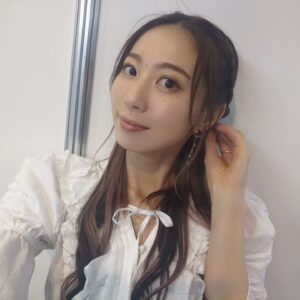 Chika Anzai Instagram - AnimeJapan2024
【響け！ユーフォニアム3】
放送直前スペシャルステージに登壇しました！

放送前のわくわくを、ユーフォファンの皆さんと共有できて幸せでした。
ありがとうございました！！！！

これまでを少しだけ振り返る映像を観たり、アフレコの話をしたり、新PVと新情報など盛り沢山でお送りしました🎺
相変わらず自由で楽しいメンバーだった😍

まだ配信でのアーカイブはありますので、ぜひご覧になっていただいて、4月7日㈰からの放送を楽しみにしていてください🥰

📷
戸松さん&天ちゃんもいるフルメンバー写真はユーフォ公式Xをご覧ください🙏
①②カルテット&秀一✌️
石谷さんが後ろにいたのでこっそり撮りました(笑)
トークでもお話しましたが、ここにきて麗奈と秀一でガッツリ会話するシーンが多くて新鮮でした！お楽しみに！

③④ユーフォがラストステージだったので、終わってから見に行けました！
ジオラマとポチさんたち見れたよ〜😍😍
すごかった！！！ぜひ明日行く方々KADOKAWAさんのブースへGO！
【終末トレインどこへいく？】は4月1日から放送です！わたしは千倉静留役です宜しくお願いします🚃

⑤ささ恋は4月13日から放送です！わたしは天沢始役です宜しくお願いします！

⑥⑦麗奈さん意識のファッション&ヘアメイクでした🙋
なんて育ちが良さそうな格好なんだ…普段絶対着ない…😇
ユーフォ3でも色んな麗奈さんが見れますので楽しみにしていてください😍

異世界スースクは見に行けず…🥲
ぜひわたしの分もブースへ行って楽しんでください！
【異世界スーサイド・スクワッド】は7月から放送です。カタナ役です宜しくお願いします！

そしてAnimeJapanにて発表されましたが、【デリコズ・ナーサリー】にてテオドール・クラシコの声を担当します！
こちらも7月から放送です宜しくお願いします🐻

改めて、ありがとうございました！

hairmake @smode_shinobu 

#ユーフォ3期
#anime_eupho
#黒沢ともよ
#朝井彩加
#豊田萌絵
#石谷春貴
#終末トレイン
#ささ恋
#異世界スースク
#デリコズ
#安済知佳