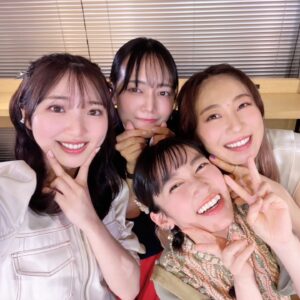Chika Anzai Instagram - 【響け！ユーフォニアム3】
最終回直前生放送！！！

ご視聴ありがとうございました〜🎺

わたし達らしくお送りしました🥳
楽しすぎてあっという間だった〜〜！！！！
皆さんもコメントなどなどありがとうございます！

振り返りでは改めて、どの回も素晴らしくて語りきれない作品だなと思いました…！
みんな最高の音楽×青春、未来への種まきを全力でやる姿は素敵すぎる。熱すぎる。
あとは全国大会…みんな頑張って…！！！

次回最終回。
ぜひ北宇治高校吹奏楽部の演奏とドラマを堪能してください！

カルテットでのラジオ最終回も宜しくです🥰

📷
①②みんなと〜😍🫶
こんなに一緒にいるのに…マッサージわからなかった…ぐぬぬ🥲

③本日のヘアスタイル✌️
いつも作品の役柄に合わせてくださるの本当に嬉しいですありがとうございます上田さま…😭🙏

改めて、最終回宜しくお願いします！！
北宇治ファイト〜！！おーー！！

hairmake @smode_shinobu 

#ユーフォ3期
#anime_eupho
#黒沢ともよ
#朝井彩加
#豊田萌絵
#安済知佳