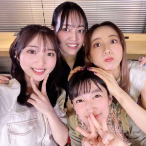 Chika Anzai Instagram - 【響け！ユーフォニアム3】
最終回直前生放送！！！

ご視聴ありがとうございました〜🎺

わたし達らしくお送りしました🥳
楽しすぎてあっという間だった〜〜！！！！
皆さんもコメントなどなどありがとうございます！

振り返りでは改めて、どの回も素晴らしくて語りきれない作品だなと思いました…！
みんな最高の音楽×青春、未来への種まきを全力でやる姿は素敵すぎる。熱すぎる。
あとは全国大会…みんな頑張って…！！！

次回最終回。
ぜひ北宇治高校吹奏楽部の演奏とドラマを堪能してください！

カルテットでのラジオ最終回も宜しくです🥰

📷
①②みんなと〜😍🫶
こんなに一緒にいるのに…マッサージわからなかった…ぐぬぬ🥲

③本日のヘアスタイル✌️
いつも作品の役柄に合わせてくださるの本当に嬉しいですありがとうございます上田さま…😭🙏

改めて、最終回宜しくお願いします！！
北宇治ファイト〜！！おーー！！

hairmake @smode_shinobu 

#ユーフォ3期
#anime_eupho
#黒沢ともよ
#朝井彩加
#豊田萌絵
#安済知佳