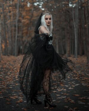 China Perruccio Instagram - Dracula’s Bride 🩸
•
•
•
📷: @speckofdustphotos