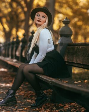 China Perruccio Instagram - happy fall 🍁🧡
•
•
•
📷: @surethingman