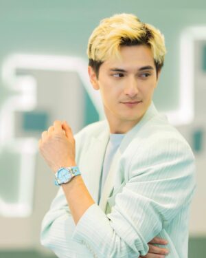 Chinawut Indracusin Instagram - Always enjoy my time with #mauricelacroix family!

เปิดตัวรุ่น AIKON Automatic Summer Limited Edition สีอย่างสวยเลยยย

#ColorMyAIKON #MauriceLacroixThailand #AIKONSummerVibes