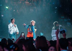 Chinawut Indracusin Instagram - เก็บตกภาพ #2kcelebrationconcert โคตรมันส์ โคตรสนุก โคตร TOUCH มีความสุขมากๆๆๆๆ บรรยายไม่ถูกจริงๆนะ แต่รู้สึกกับตัวเองว่า “คิดถึงทุกคนจัง” ขอบคุณทุกๆอย่าง ทุกๆคน ทำให้เกิด moment ดีๆแบบนี้ที่ผมจะไม่มีวันลืมมม

อีกสักรอบดีไหม 555555