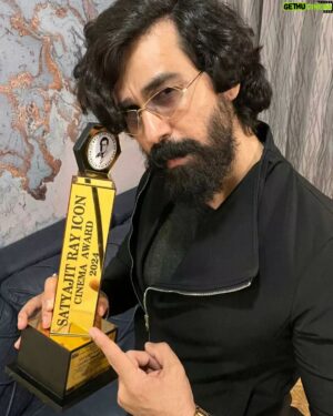 Chirag Jani Instagram - "And the Award goes to...." 🏆

This line has a MAGIC of its own !!😍
. 
All such accolades are real income for an Artist.
#gratitude
.
.
.
.
#awardshow
#actor 
#chiragjani #chiragjaniactor #bestvillain #handsomevillain #tollywood #dhamaka #raviteja #massmaharaja