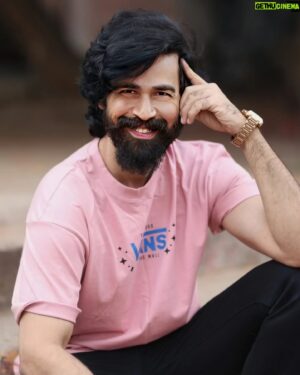Chirag Jani Instagram - "Face every situation with a grin, let your smile always win" 😁 
.
.
.
.
.
.
.
#HaveABrightDay  #bearded #chiragjani #chiragjaniactor
#amigos #weekend #possitivevibes #smile #picoftheday #like