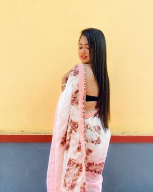 Chirashree Anchan Instagram - When you can’t find the sunshine,be the sunshine ☀️
.
.
.
.
.
.
.
.
#photoshoot#photography#photooftheday#pictureoftheday#saree#sareeshoot#satin#satinsaree#black#blackoutfit#fashion#actor#actorslife#explorepage#explore#trending#instamood#instadaily