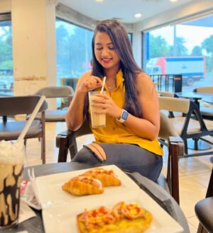 Chirashree Anchan Instagram - Everything is better with a frappe in hand!
📸 @chelsea_mclene