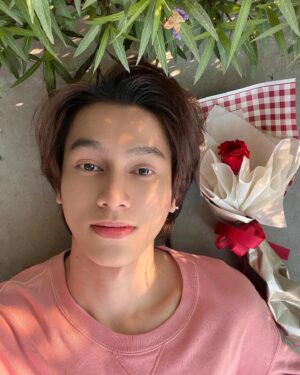 Chisanupong Paungmanee Instagram - 🌹🩷💋 

#smartchisanupong 
#smartcsnp #ปีโป้ของต้าวมาร์ท 
#valentinesday