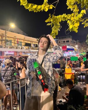Chisanupong Paungmanee Instagram - หยุด!!…อย่าขยับ แวะมาให้ปะแป้งก่อน~

#smartchisanupong 
#smartcsnp #ปีโป้ของต้าวมาร์ท 
#songkran2024