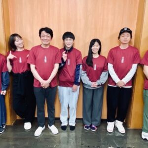 Chisun Instagram - 稽古初日に演出のお二人から出演者、スタッフ全員にTシャツをプレゼントしてくださいました♪
背番号と名前入り！！

しかし意外と稽古日数が少ないことに焦りを感じてる💦
やばば、、、、

#生田麻里菜
#智順
#津村知与支
#細井じゅん
#安川まり
#横尾渉
#吉田電話
#山本試験紙
#ピクトグラム
#杉本達
#倉本朋幸