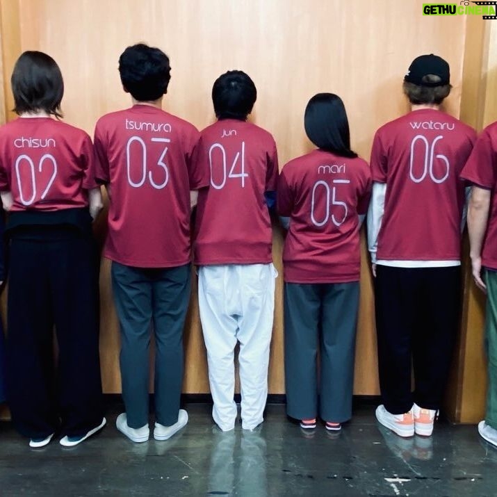 Chisun - 204 Likes - 稽古初日に演出のお二人から出演者、スタッフ全員にTシャツをプレゼントしてくださいました♪
背番号と名前入り!!
しかし意外と稽古日数が少ないことに焦りを感じてる💦
やばば、、、、
#生田麻里菜
#智順
#津村知与支
#細井じゅん
#安川まり
#横尾渉
#吉田電話
#山本試験紙
#ピクトグラム
#杉本達
#倉本朋幸