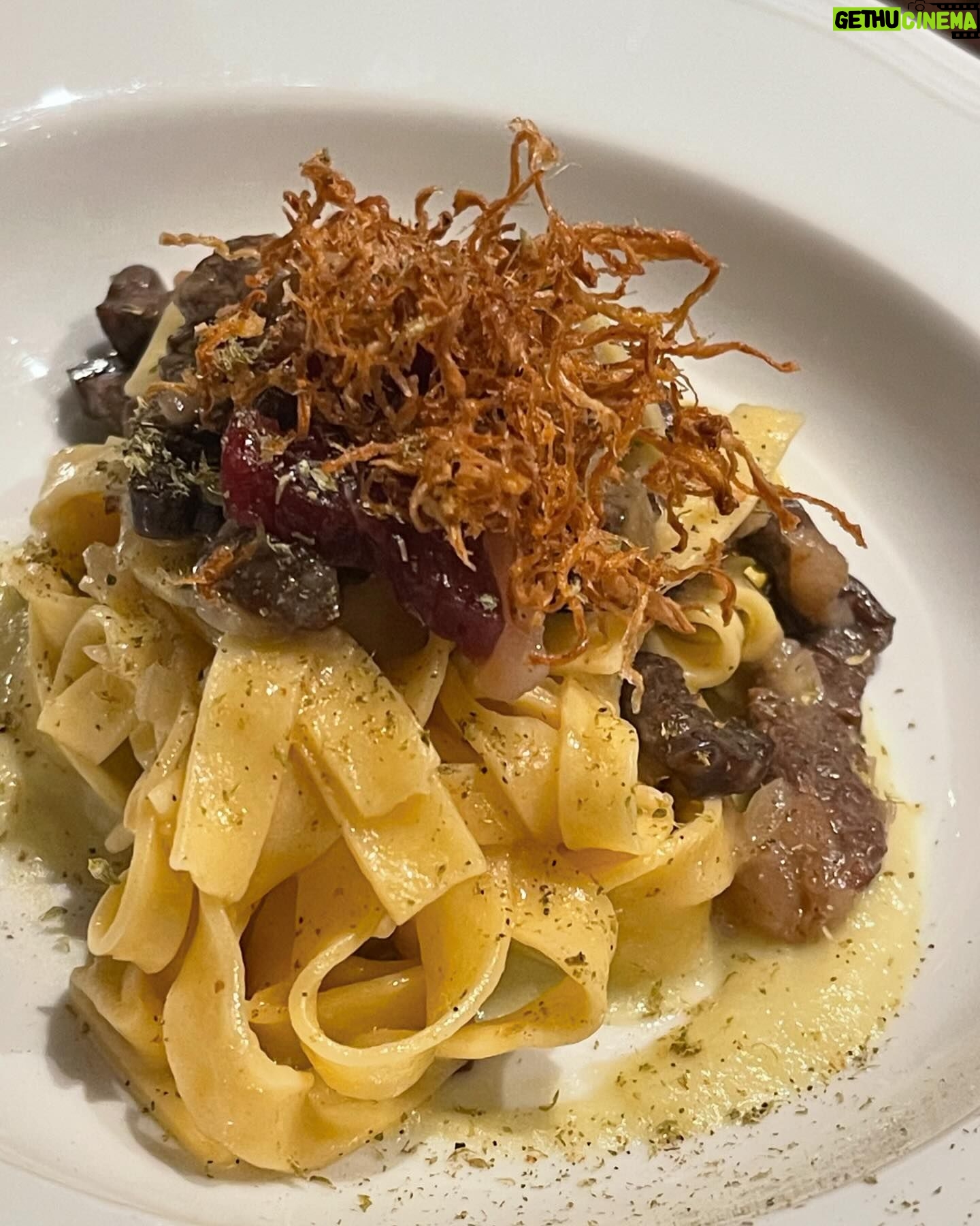 Chisun - 155 Likes - よく行くお店で働いているまりこ🧡
ミシュラン掲載店で修行中の彼と、いつか2人の地元岡山でお店をだすのが夢というまりこ
2人のポップアップレストランに行ってきました
もうとにかく2人が本当に逞しく初々しく、勝手に親心みたく見守ってた
そしてなにより、お料理が本当に全てめちゃめちゃ美味しかった
ワインもペアリングで用意してくれたのだけど、本当にどれも抜群に美味しかった
ほんと大満足!!
2人の夢を勝手に応援してます
岡山でオープンする日はなんとしても駆けつけたい
がんばれ!まりこ🧡
@924mr_
そして定休日にお店をまるっと貸してくる樋渡のオーナーの懐の太さよ
さすがです!!
#まりこ
#いつか岡山で
#レストラン
#応援してます