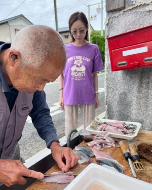 Chisun Instagram - 町のお魚屋さんに弟子入り
とれたてのアジと赤貝のお刺身ばつぐん
牡蠣、サザエ、はまぐりも立派

#千葉県
#いすみ市
#町のお魚屋さん
#とれたての美味さよ