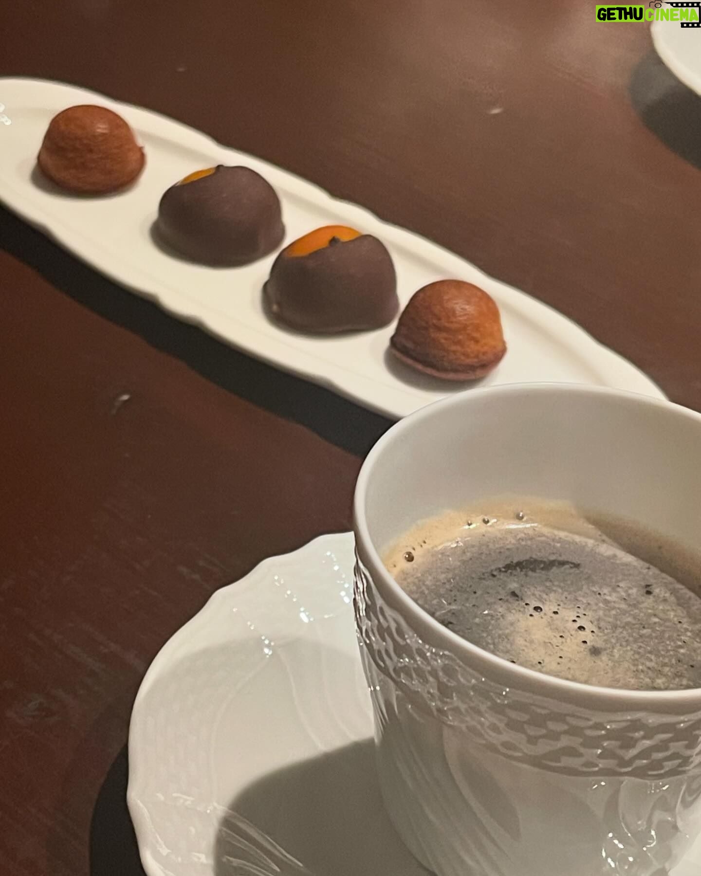 Chisun - 155 Likes - よく行くお店で働いているまりこ🧡
ミシュラン掲載店で修行中の彼と、いつか2人の地元岡山でお店をだすのが夢というまりこ
2人のポップアップレストランに行ってきました
もうとにかく2人が本当に逞しく初々しく、勝手に親心みたく見守ってた
そしてなにより、お料理が本当に全てめちゃめちゃ美味しかった
ワインもペアリングで用意してくれたのだけど、本当にどれも抜群に美味しかった
ほんと大満足!!
2人の夢を勝手に応援してます
岡山でオープンする日はなんとしても駆けつけたい
がんばれ!まりこ🧡
@924mr_
そして定休日にお店をまるっと貸してくる樋渡のオーナーの懐の太さよ
さすがです!!
#まりこ
#いつか岡山で
#レストラン
#応援してます