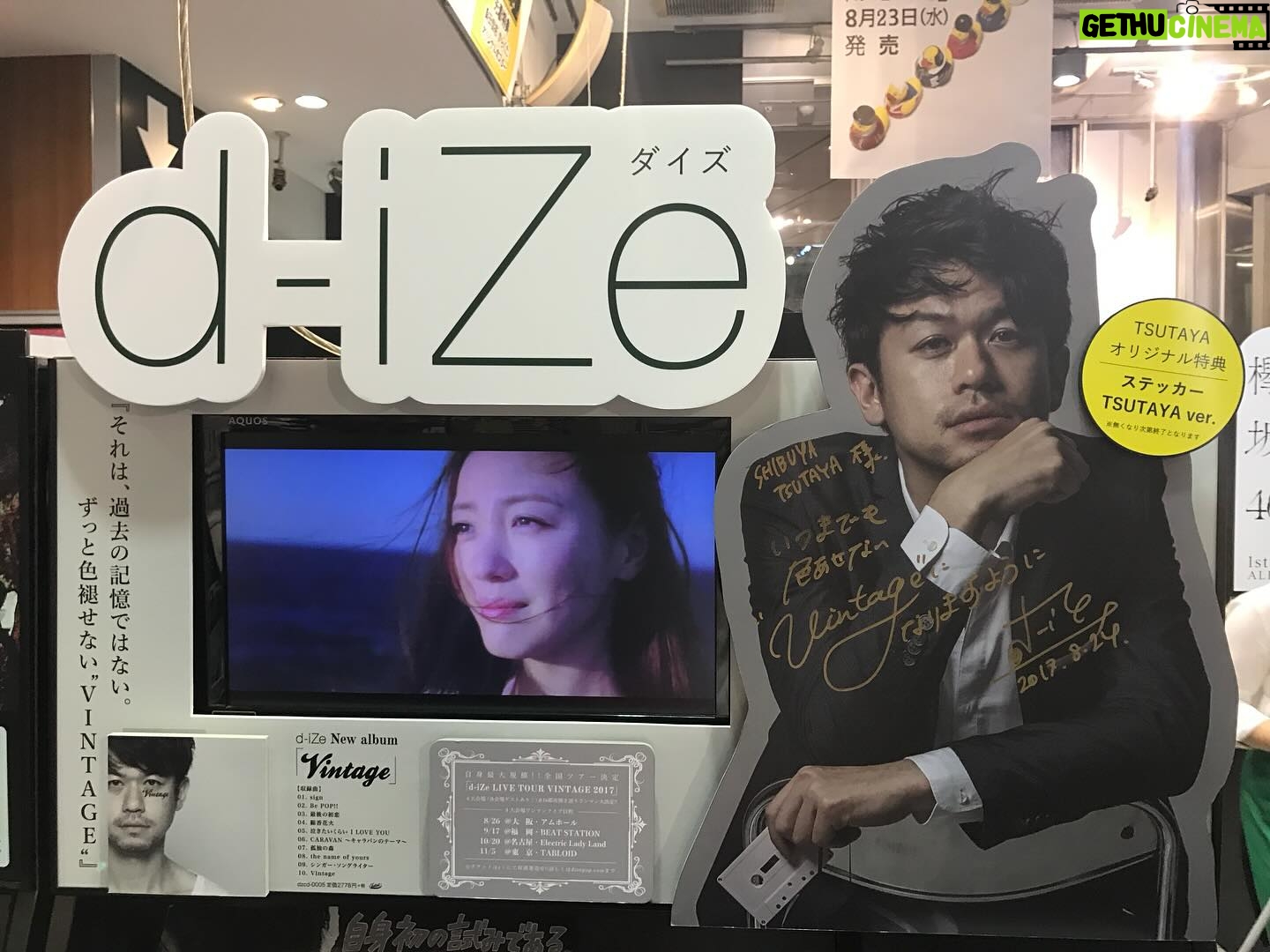 Chisun - 350 Likes - @dize1104 が作ったショート動画がえらい反響ありまして😅
シリーズ化してほしいなんてお声もいただき嬉しいかぎりです
dは自称 本業は無職、副業でタレント的なと言っておりますが、青森でラジオのパーソナリティーや情報番組のレギュラーやイベントの司会やらをやっている売れっ子タレント!!
(うん?たしかにタレントという言葉はなんとなくしっくりこないな、、🤔なんでや、、w)
そしてなにより歌!!
おしゃべりもさることながら歌よ歌!!
SNSのリールにもしょっちゅう歌ってる動画あがってるけど
よく各地に出没して歌っているので是非いちどdの生歌を聴いてほしい
そしてたっしゃすぎるほどのおしゃべりも是非堪能してほしい🤣
結論 スナックのママになればいいのにwww
#出会ってかれこれ10年
#なんでも話せる親友
#誕生日も一日違い
#時間あってもあっても足りない
#これからも笑っていたいね
#ちすんもがんばる
#懐かしい写真を添えて