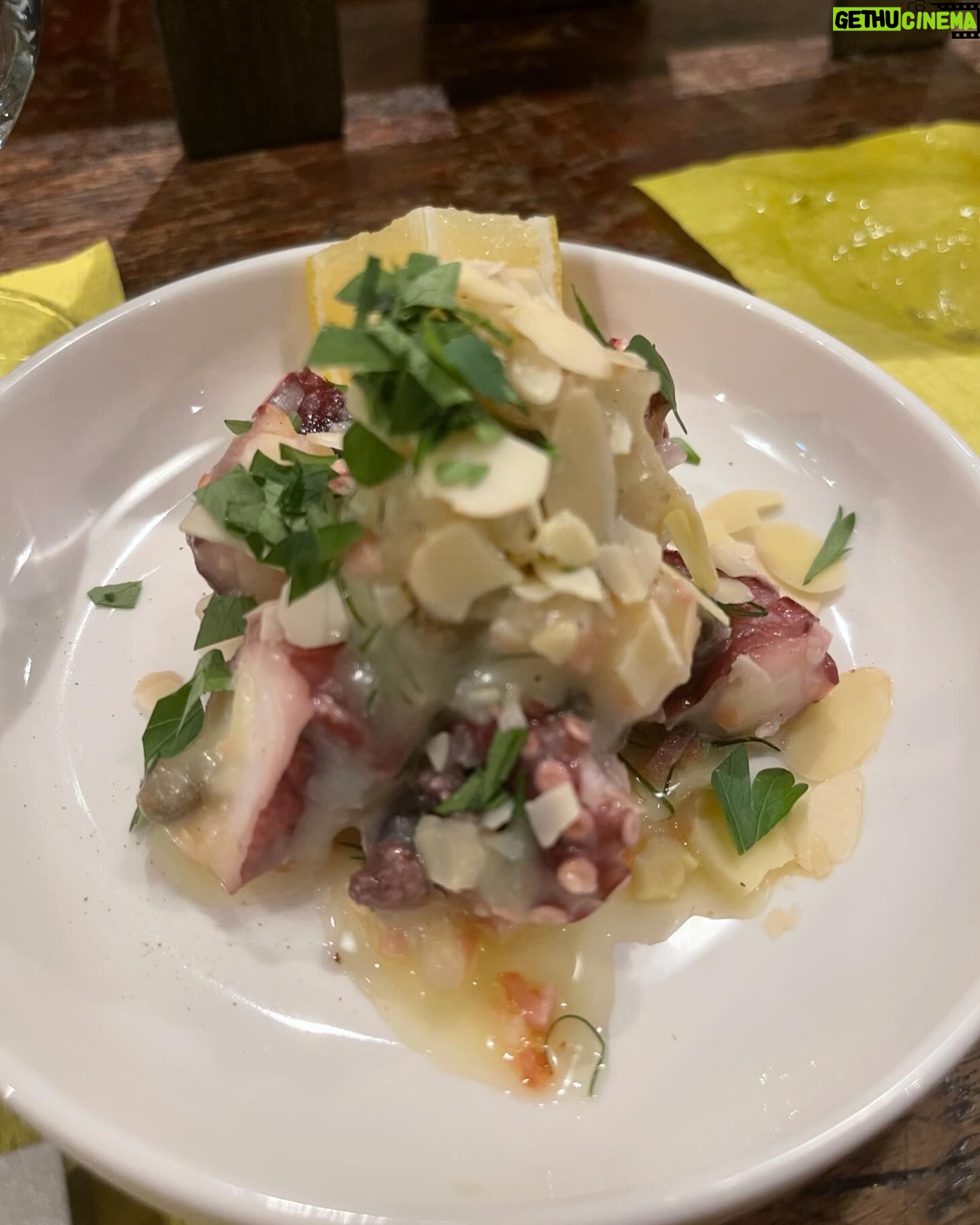 Chisun - 219 Likes - 先日久しぶりのラグリマへ🍻🍝🍷
相変わらず美味でございました〜
手作りのピスタチオのアイスやばかった😆
@lagrima1212
#グルメ
#カジュアルイタリアン
#港区
#麻布十番
#仙台坂
#ラグリマ