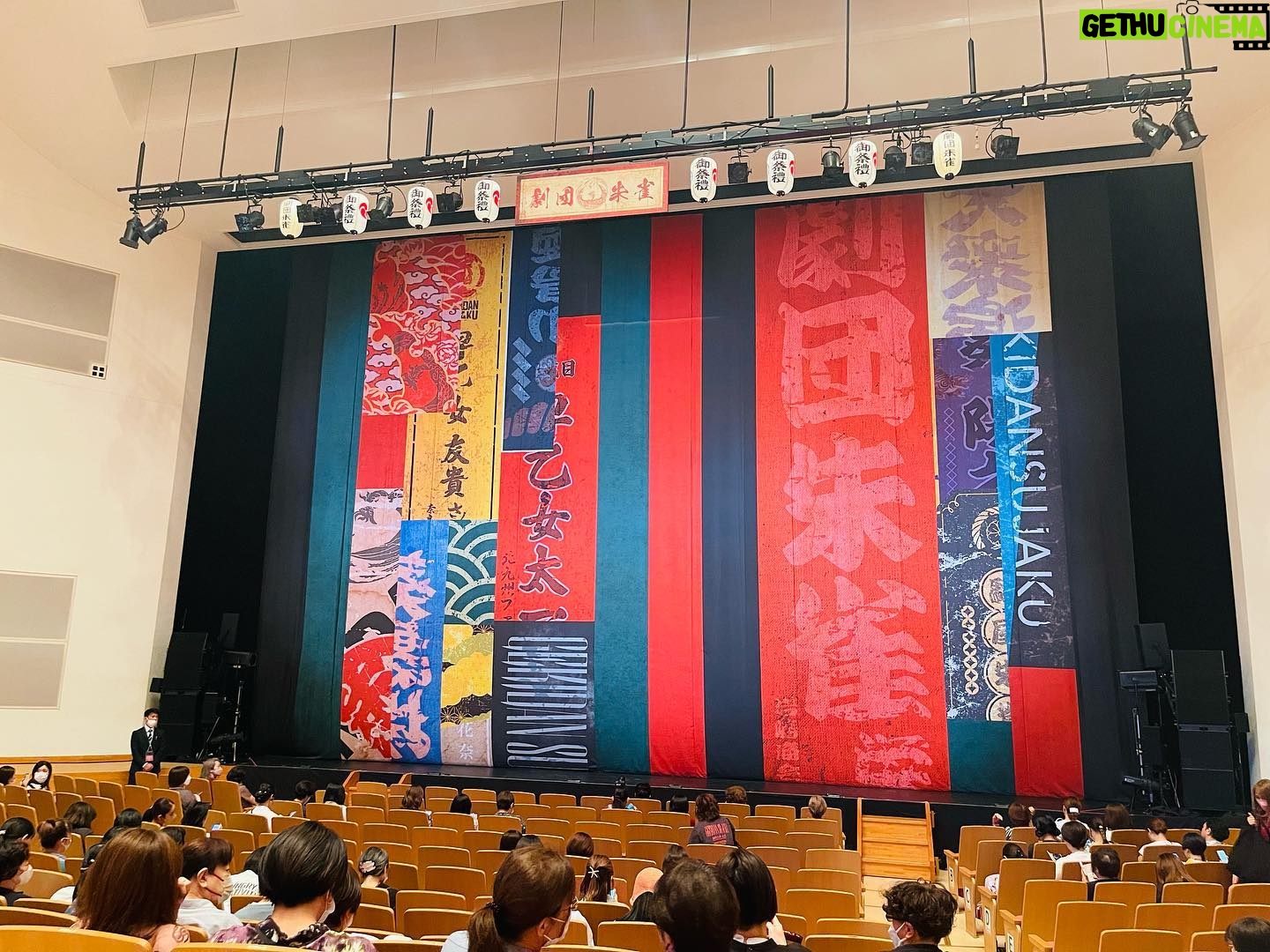 Chisun - 146 Likes - 沖縄で劇団朱雀『祭宴』をみる贅沢✨
最高でした😆
もう何時間でも観てたい
恐るべし早乙女太一さん
隣りに座ってたマダムが
『太一君は人間国宝級だよね』とおっしゃってたが
激しく同意!!
そしてトミーさんと🍜
舞台の話しや近況報告、その他諸々の話であっというまに時間が過ぎちゃった
なんか外国で会ってるような空気感にさらにテンション↗︎↗︎↗︎
トミーさんのトミ子最高だった😆
あー大満足💯
#沖縄でトミーさんと
#劇団朱雀
#祭宴
#観劇一人旅
#ハマりそう
#okinawa
#次は何処へ