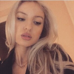 Chloe Arrowsmith Instagram - G'morning 💋