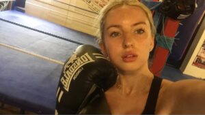 Chloe Arrowsmith Instagram - Time to get back to the boxing gym 👅.. 🥊