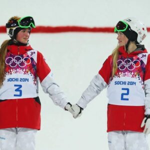 Chloé Dufour-Lapointe Instagram - 🤍 La saison de compétition qui vient de passer a été vécue en sachant pertinemment que je faisais mon dernier tour de piste. J’ai décidé de vivre pleinement mes derniers moments en appréciant au maximum chaque instant, tant à l'entraînement qu'en compétition sur le Circuit de la Coupe du monde.
.
L’amour de mon sport est toujours bien présent et ce n’est pas sans peine, mais avec un sentiment d’accomplissement et de sérénité, que je vous annonce qu’il est maintenant temps pour moi d'accrocher mes skis de compétition.
.
Ma carrière fut parsemée de hauts, de bas, de succès, de défis, de pleurs et de joie. Toutes ces expériences inestimables et ces moment marquants ont forgé la femme que je suis aujourd’hui.
.
Cet été, j’ai pris le temps de mettre en mots l'essentiel de ma carrière et de tous les rêves que j’ai portés. Ce récit, je vous le livre avec tout mon cœur dans une lettre ouverte que j’ai écrite pour célébrer ma carrière de skieuse.
.
Je vous invite à aller lire la version intégrale de ma lettre et à regarder la vidéo qui l’accompagne (lien dans la bio).
.
Je suis née rêveuse et rêveuse, je rêverai… ✨
.
.
.
I have been through the last competition season knowing that I was doing my last dance. I decided to live my last moments to the fullest by appreciating every moment, both in training and in competition on the World Cup circuit.
.
The love for my sport is still very present and it is not without difficulty, but with a feeling of accomplishment and serenity, that I announce to you that it is now time for me to hang up my competition skis.
.
My career has been full of ups, downs, successes, challenges, tears and joy. All of these invaluable experiences and defining moments have shaped the woman I am today.
.
This summer, I took the time to put into words the essence of my career and all the dreams I have carried. This story, I tell you with all my heart in an open letter that I wrote to celebrate my career as a skier.
.
I invite you to read the full version of this message and watch the accompanying video (link in bio).
.
I was born a dreamer and a dreamer, I will dream...