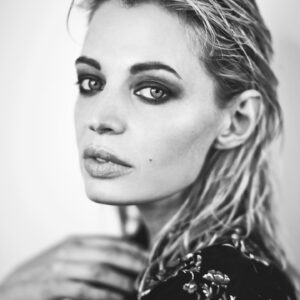 Chloe Farnworth Instagram - By @chrislabadie 🤍