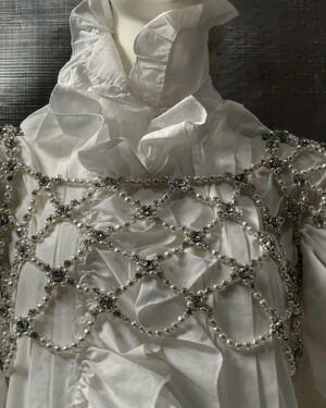 Chloé Leenheer Instagram - Kicking off the New Year with a burst of inspiration at the ‘Royals & Rebels’ exhibit in @kunstmuseum.nl . They’ve got the iconic Vivienne Westwood bridal gown worn by Carrie in ‘Sex and the City’, and the array of stunning outfits worn by Lady Diana. It’s fascinating to see how these outfits transcend fashion, becoming true works of art.