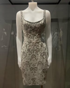 Chloé Leenheer Instagram - Kicking off the New Year with a burst of inspiration at the ‘Royals & Rebels’ exhibit in @kunstmuseum.nl . They’ve got the iconic Vivienne Westwood bridal gown worn by Carrie in ‘Sex and the City’, and the array of stunning outfits worn by Lady Diana. It’s fascinating to see how these outfits transcend fashion, becoming true works of art.