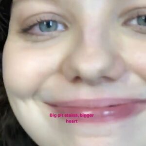 Chloë Levine Instagram - Me in my @trinkets trailer being a very serious actor.