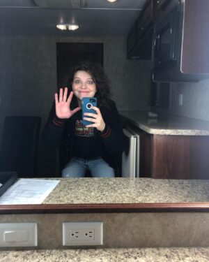 Chloë Levine Instagram - Me in my @trinkets trailer being a very serious actor.
