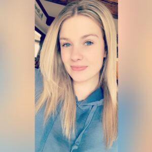 Chloe Russell Instagram - Fesais depuis j’ai accoucher que je ne me suis pas maquiller 😅 sa fait du bien 💁‍♀️