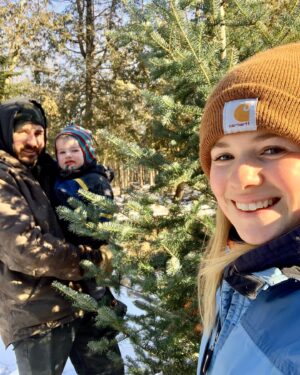 Chloe Russell Instagram - Notre tradition, couper le sapin de noël en famille ❤️