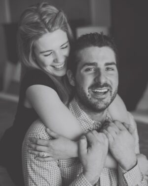 Chloe Russell Instagram - Deux ans, jour pour jour était une des meilleures journées de ma vie. J’ai marié mon meilleur ami, merci pour toute les beaux moment passer ensemble et plusieurs années encore à suivre xoxoxo 💕💕