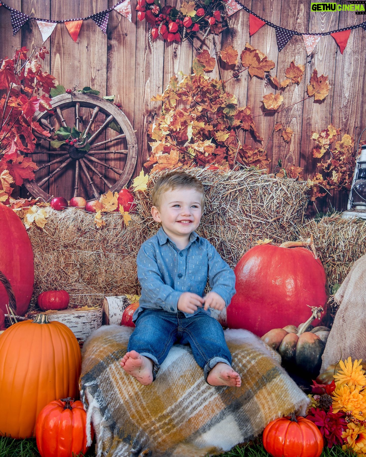 Chloe Russell - 2.7K Likes - I am proud of many things in life but nothing beats being your mom 🧡