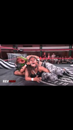 Chloe Smith Instagram - DOG COLLAR MATCH⛓️🩸
Alex Windsor vs Dani Luna
undisputed British women’s championship
📍York Hall
#DogCollar #WomensWrestling #RevPro #RevolutionRumble #AlexWindsor #DaniLuna